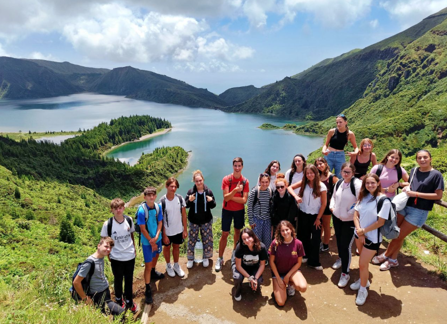 Adolescentss en colonie AVEA aux Açores pour les vacances de l'été 2024